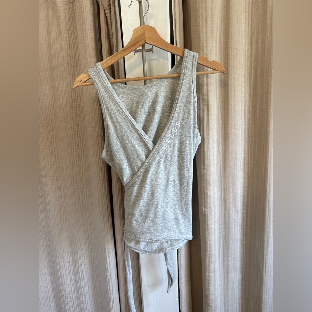 Yankees Wrap Tank- Wear by Erin Andrews- XXL